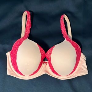 Soma 32DDD Pink bra with lace accent